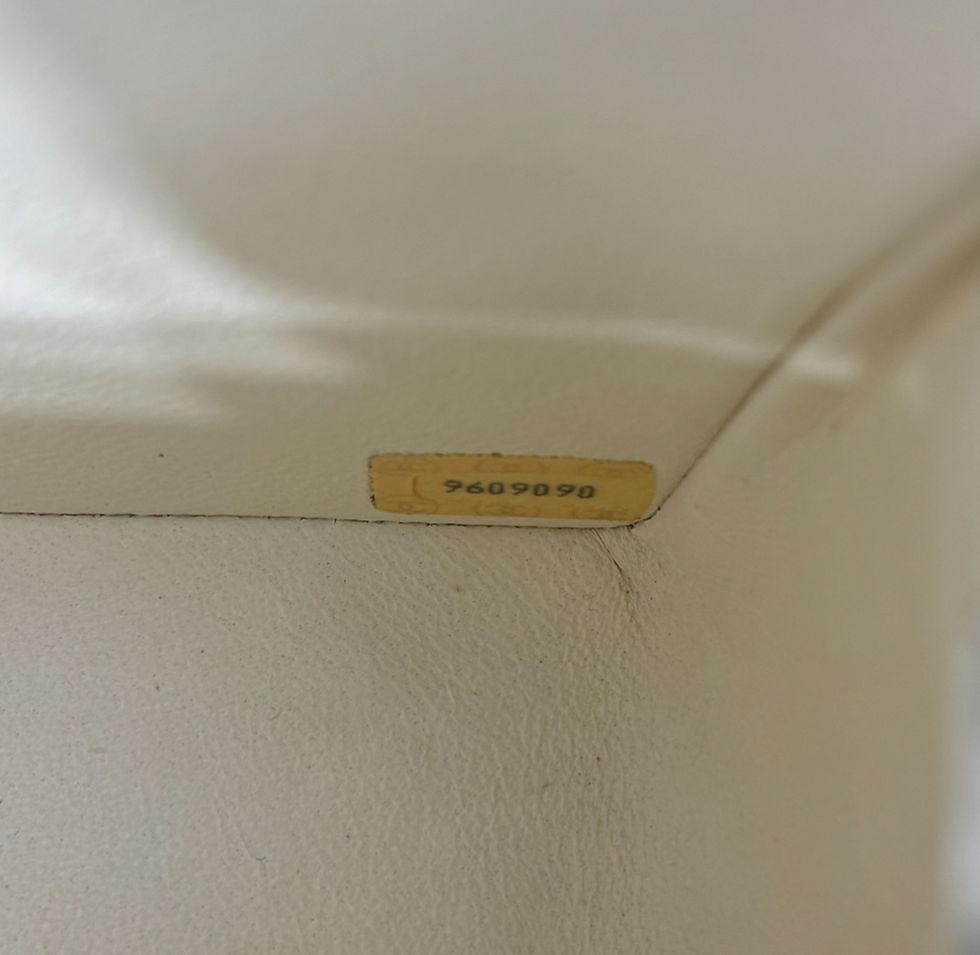 Miniaturbild: 2004’ Vintage CHANEL Quilted Mini Square Flap Bag