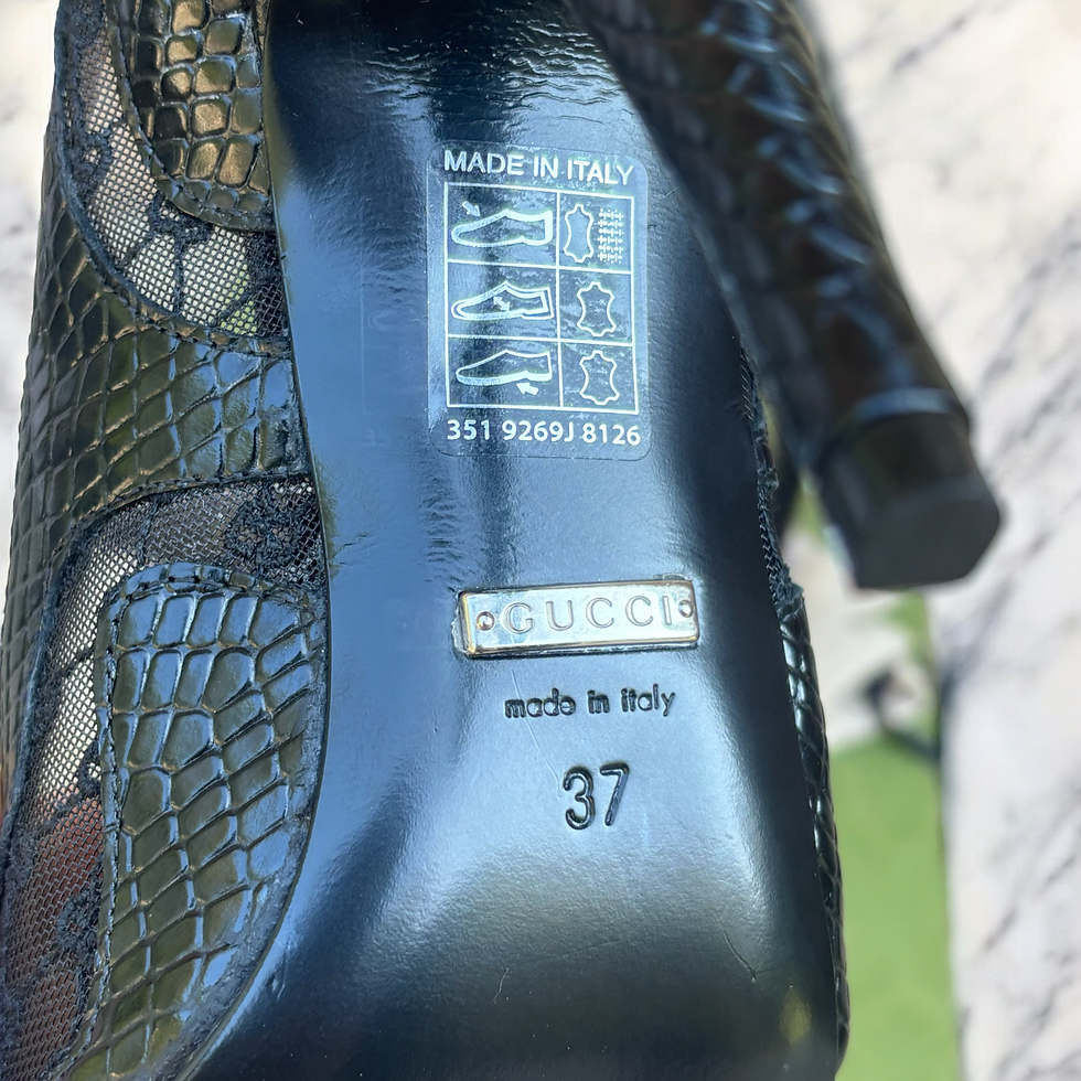 الصورة المصغرة: Black Gucci Python Embossed Pumps