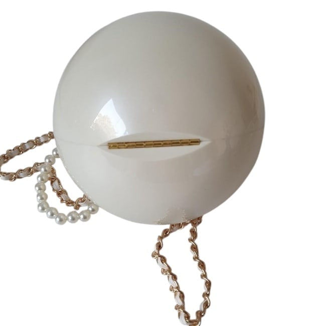 الصورة المصغرة: VIP/GWP White Rhinestone Clutch Bag