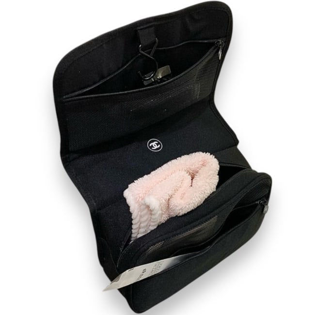 Imej kecil: VIP/GWP Black White Folding Toiletry Kit