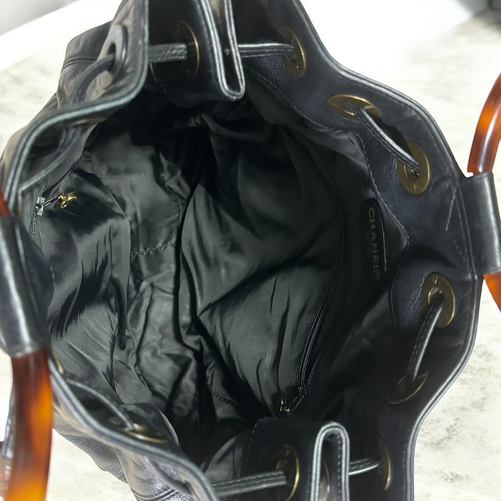 Miniatura: Black Lambskin CHANEL  Drawstring Tortoise Ring Top Handle Bag