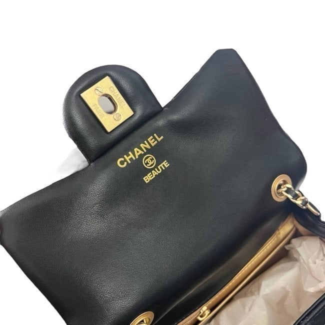 Imej kecil: VIP/GWP Black Quilted Mini Flap Bag