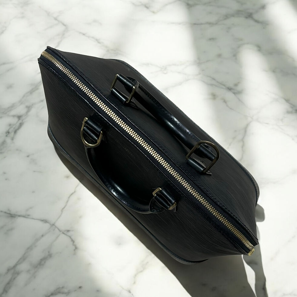 Miniatura: 2002’ Vintage Black Epi Louis Vuitton Alma PM