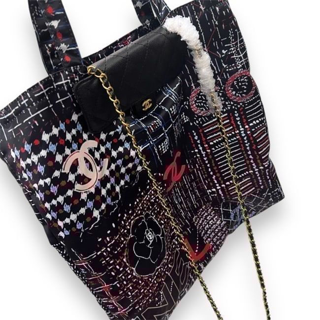 VIP/GWP Quilted CC Logo Foldable Chain Tote