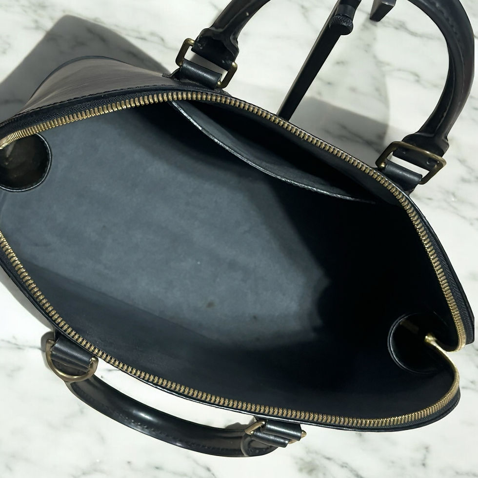 الصورة المصغرة: 2002’ Vintage Black Epi Louis Vuitton Alma PM