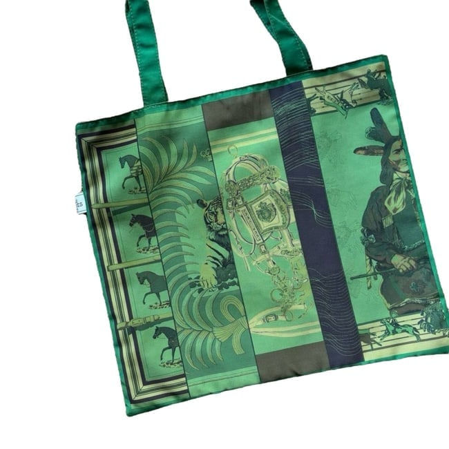 Miniaturbild: VIP/GWP Green Monogram Tote Bag