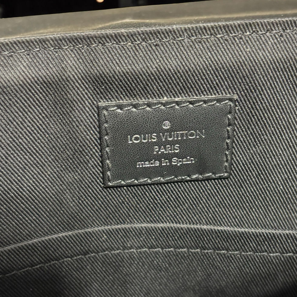 Imej kecil: Louis Vuitton District GM  Crossbody