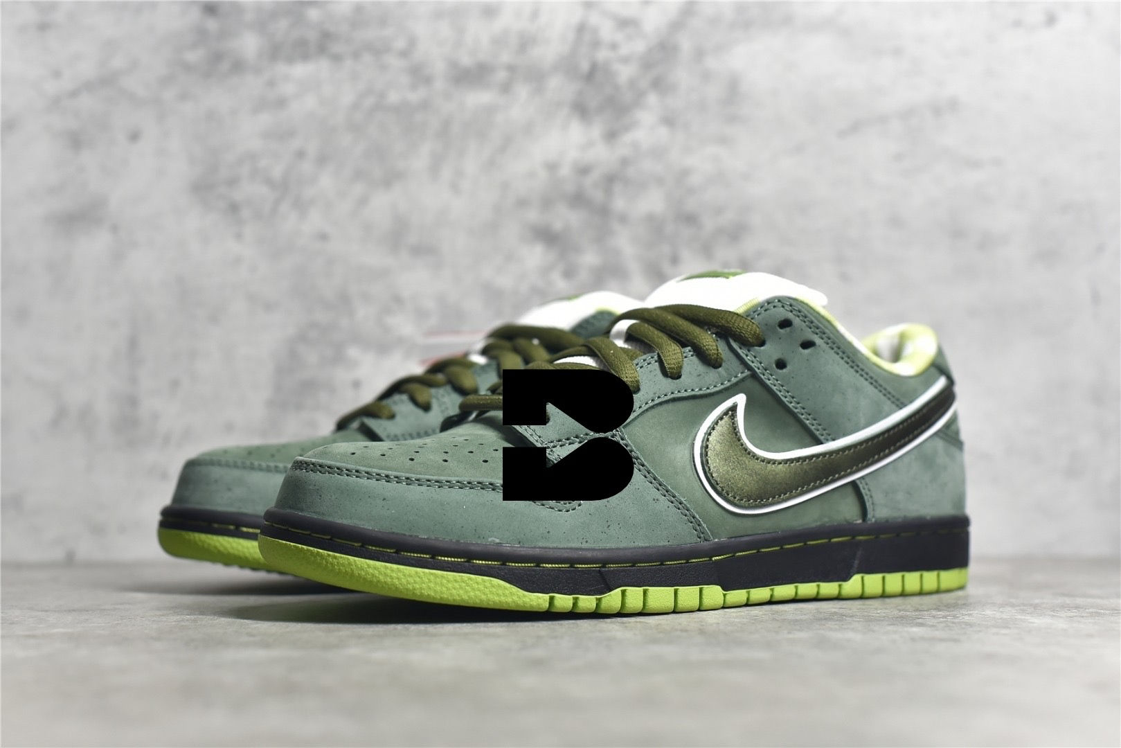 NIKE GREEN LOBSTER