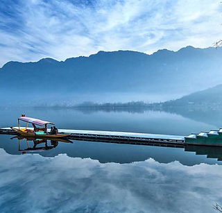 Kashmir dal lake.jpg