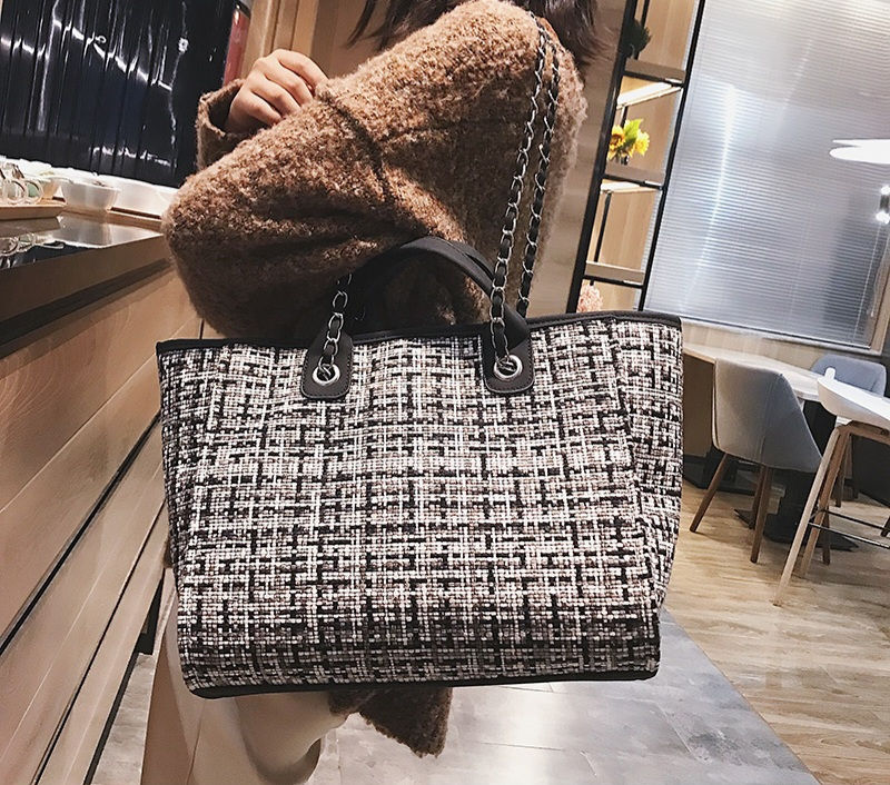 Thumbnail: Plaid Travel Bag Chain-Link Large Shoulder Handbag