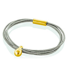 Bracelet commémoratif en acier inoxydable plaqué or avec un fermoir magnétique et 4 cordons de cuir fins gris.