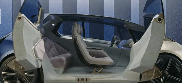 It has been designed according to circular economy principles. Indeed, circularity has been factored into the design, development, and manufacturing process from the outset. This design vision looks ahead to a compact vehicle for the year 2040 that is focused squarely on sustainability and luxury.