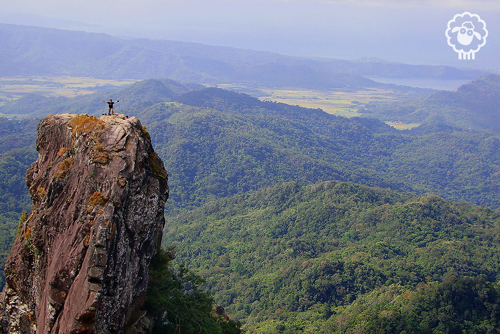 Also known as the Parrot’s beak. It is a 60-meter natural rock formation often scaled by climbers.
