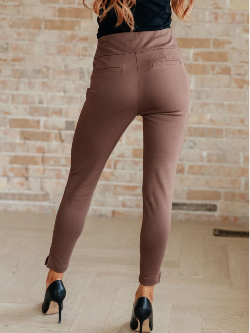 Thumbnail: Magic Skinny Pants in Brown