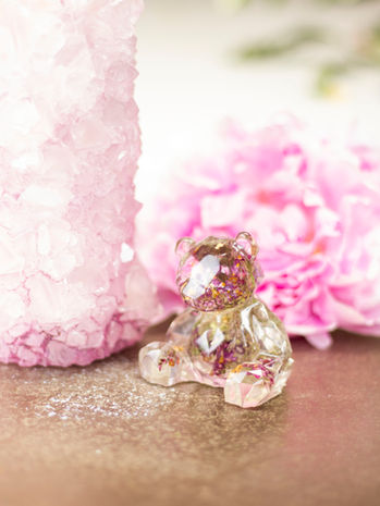 Rouwbloemen met zorg bewaard in epoxyhars als troostende herinnering