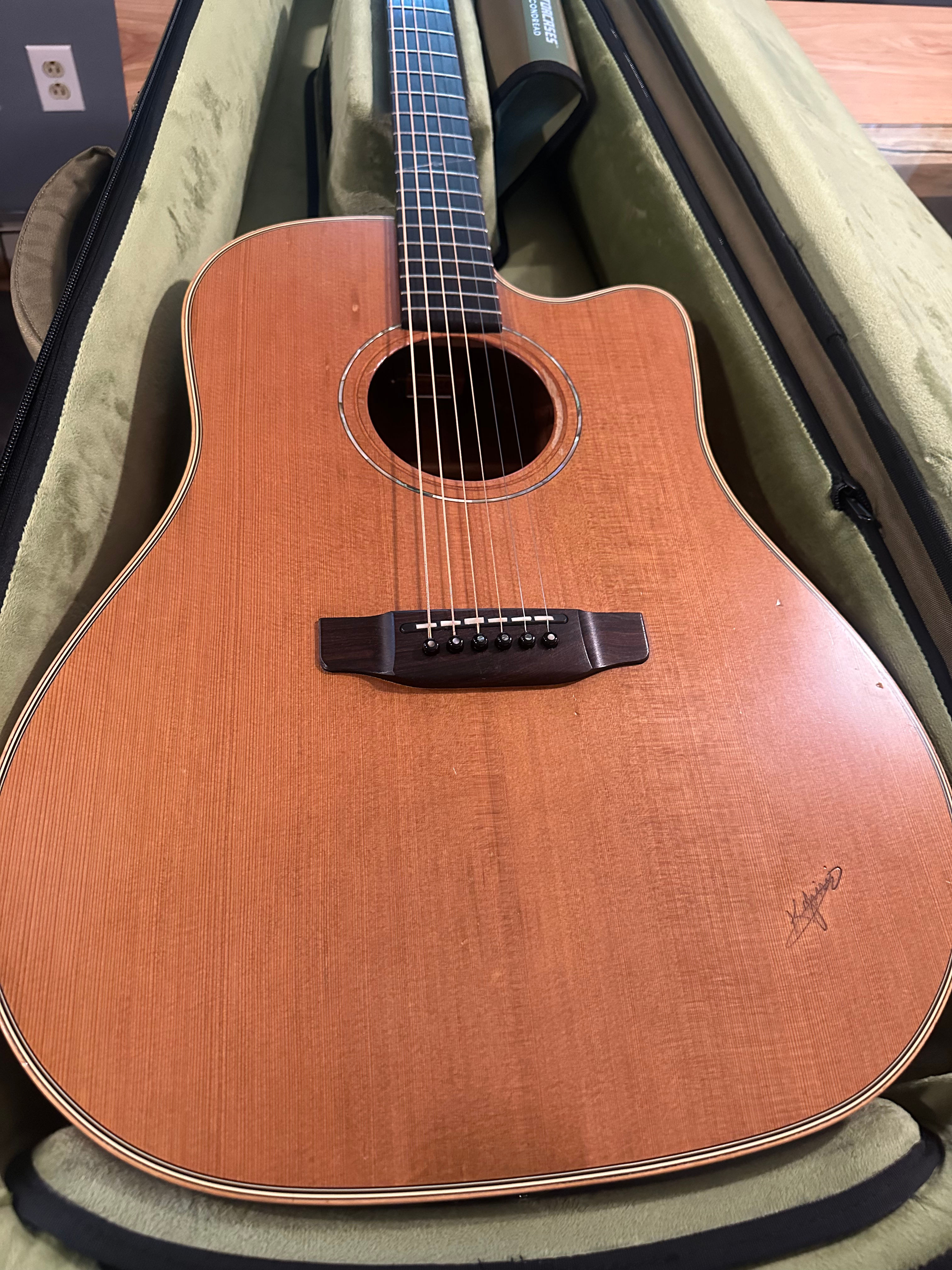 Alvarez Yairi DY62 Cedar Dreadnaught Guitar w/ Gator Icon Case