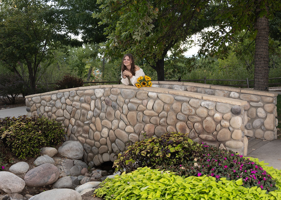 Littleton Senior Photographer | Senior Pictures at Hudson Gardens Littleton, CO | Enberg Photography