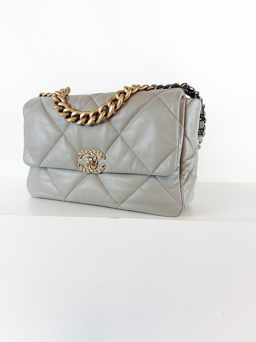 縮圖：二手香奈兒 二手CHANEL 二手精品 二手Chanel 19 Bag 灰色款