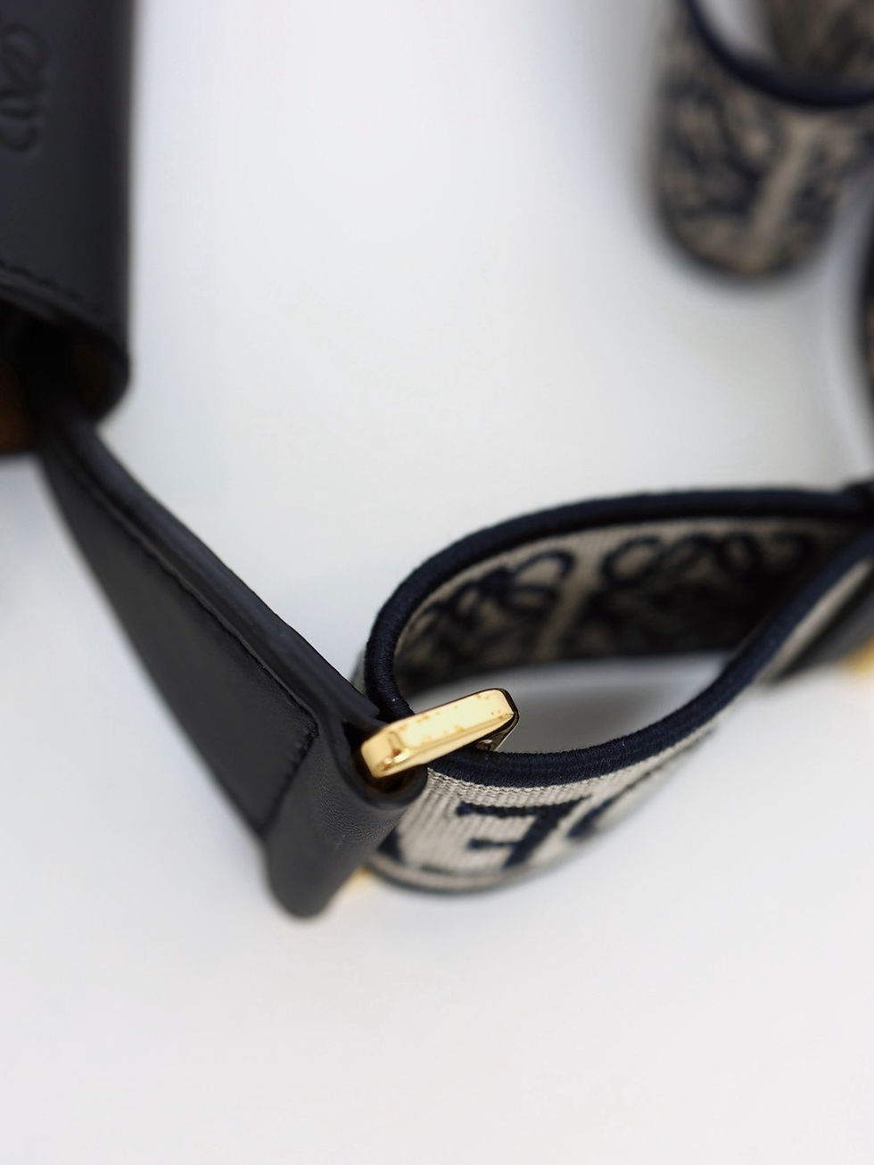 縮圖：二手Loewe gate mini 經典黑