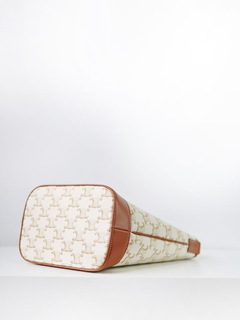 縮圖：#celine #celine水桶包 #Celine #二手精品 #精品包包