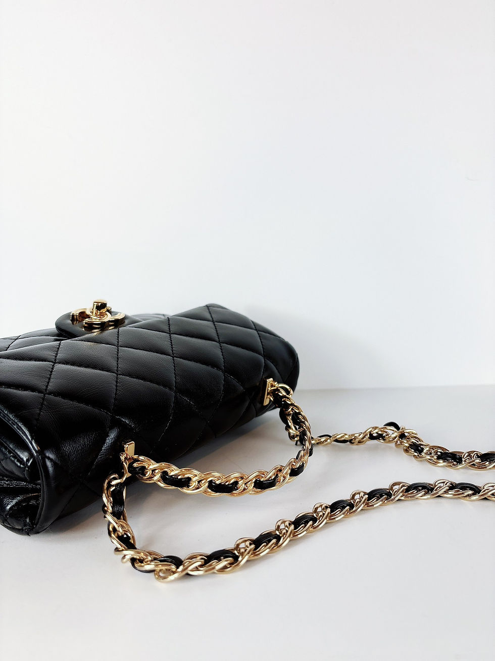 縮圖：Chanel 23s Handle 經典黑金 晶片款