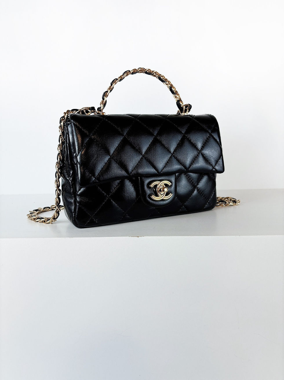 縮圖：Chanel 23s Handle 經典黑金 晶片款