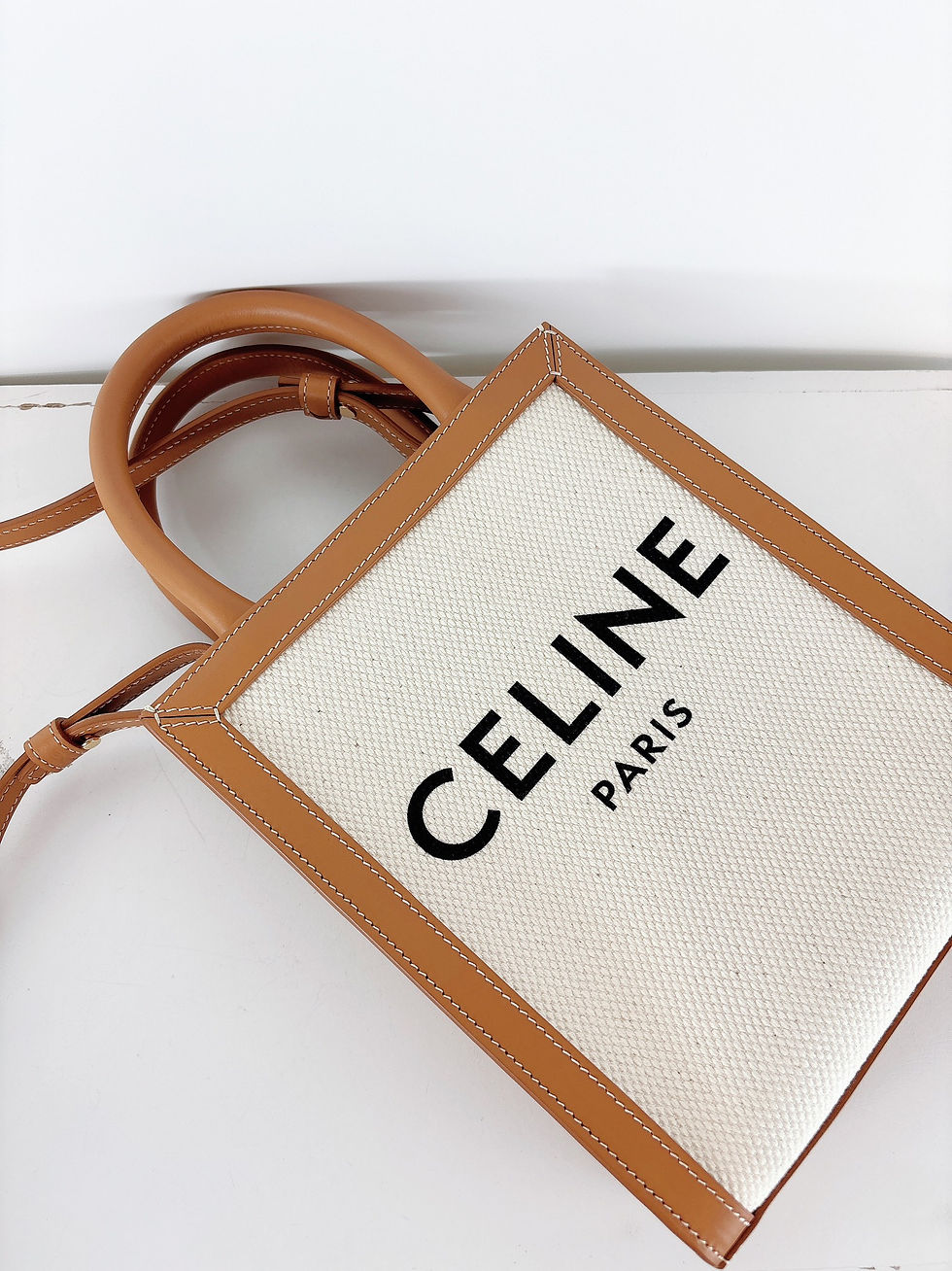 縮圖：CELINE TRIOMPHE CABAS 全新 帆布拼色款