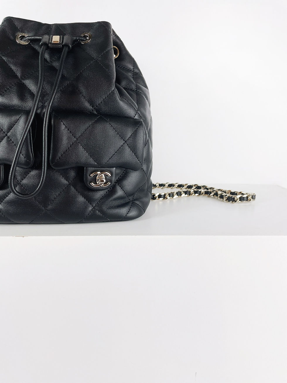 縮圖：Chanel 23B 雙肩後背包 晶片款 經典黑