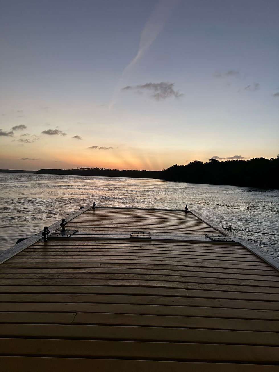 O atracadouro no vai e vem das marés