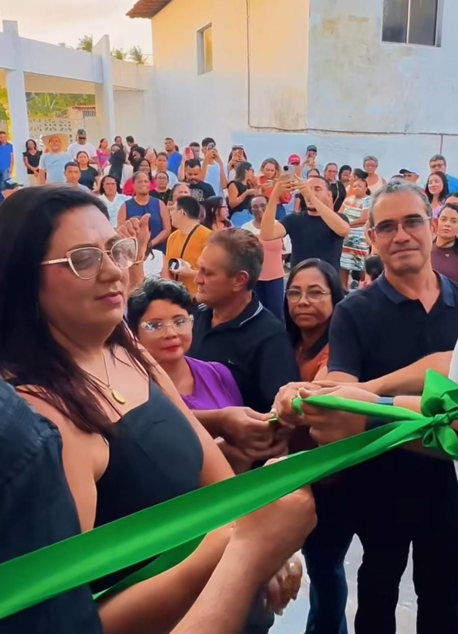 As vereadoras Ana Luiza e Jenille Brito, entre o vereador Nego do Poço e da primeira dama do municipio, prestigiaram a inauguração do Laboratório Municipal.