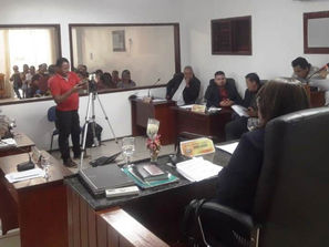 Hoje a Câmara de Vereadores recebeu a responsável do setor de contratos e convênios do Executivo Mun