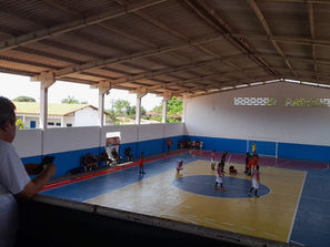 O PREFEITO OSVALDO GOMES ESTÁ NO GINÁSIO PRESTIGIANDO OS JOGOS. Em tempo real.