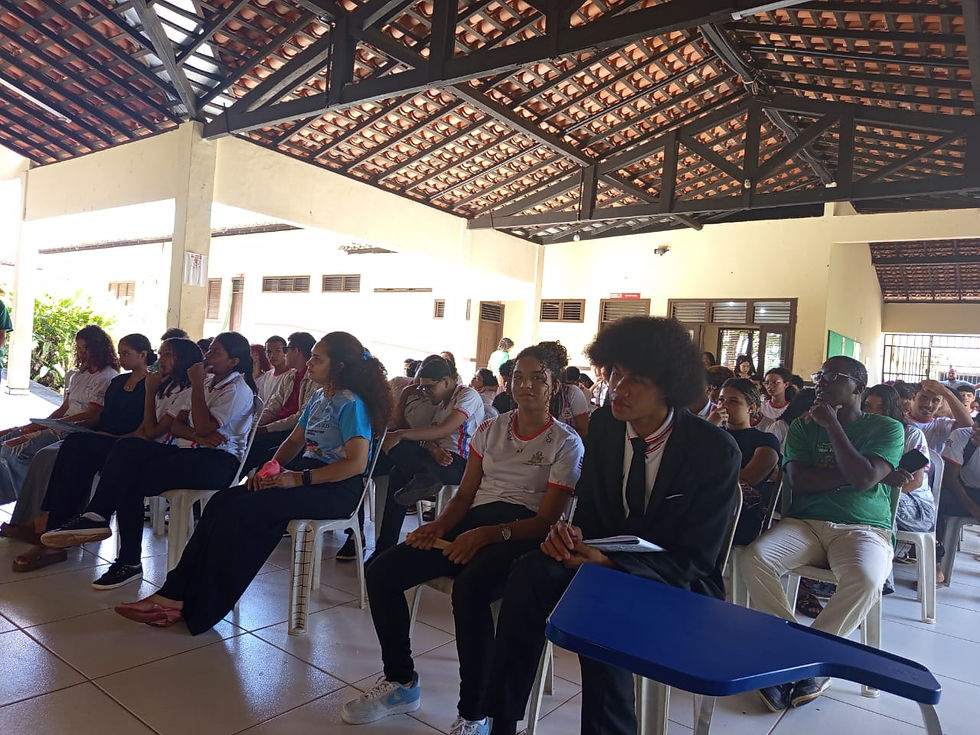 	Alunos do Centro de Ensino Médio Nossa Senhora da Assunção participam da abertura da XIV Semana Literária Maria Firmina dos Reis.