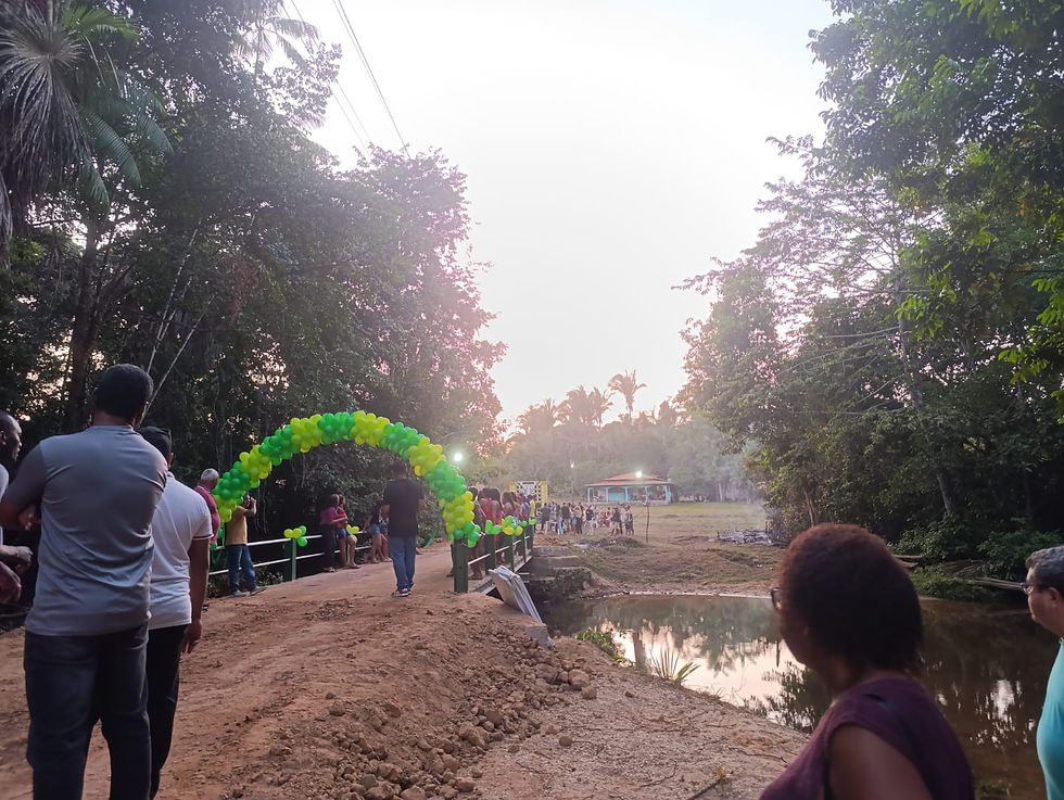 Moradores aguardam com expectativa a inauguração de uma das novas pontes, símbolo de avanço e compromisso da gestão municipal.