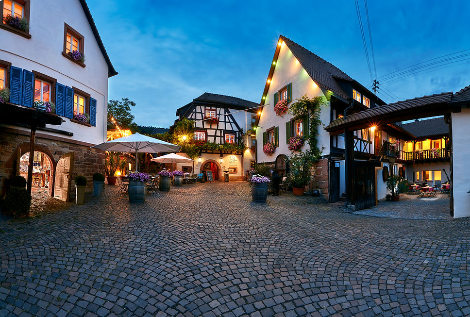 Winzergasse-Nachtaufnahme-180°.jpg