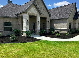 Website service photo- garden bed clean up.png
