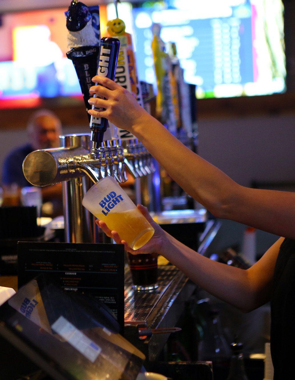 Ice House Sports Bar & Restaurant The Coldest Beer In Town