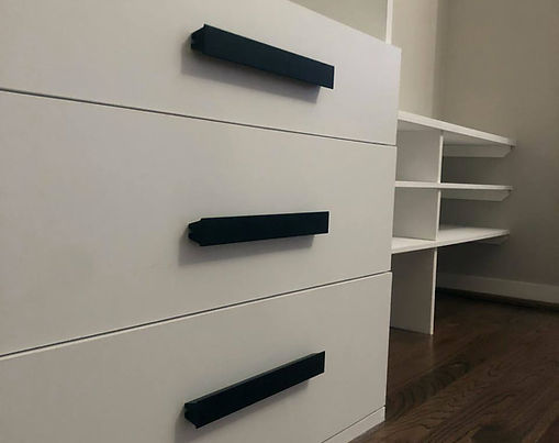 Custom mirrored storage systems for children’s bedrooms with drawers, shelves, and hanging rails