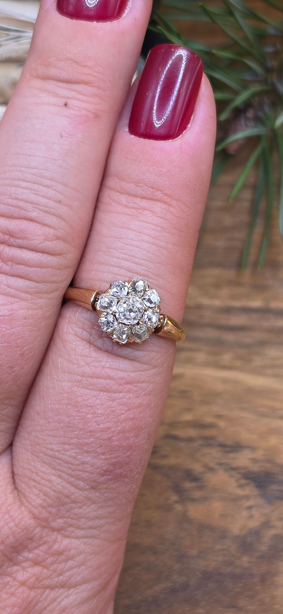 Thumbnail: Victorian Daisy Diamond Cluster Ring