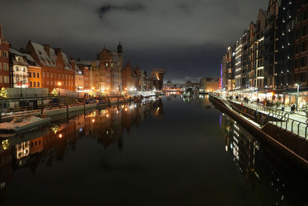 Zuraw at night