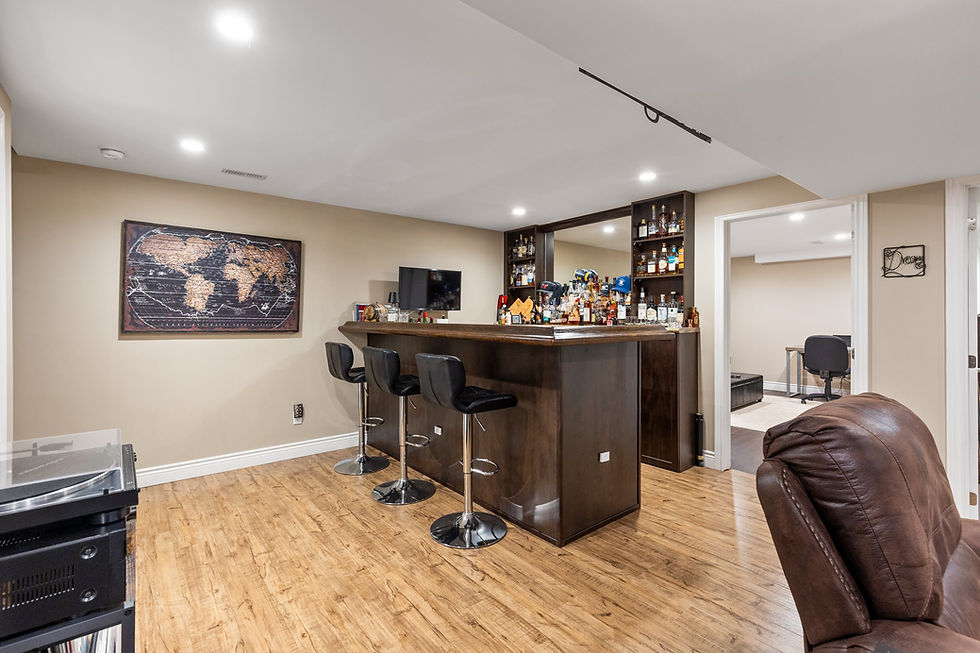4558 Gapam - Family room & Bar 2