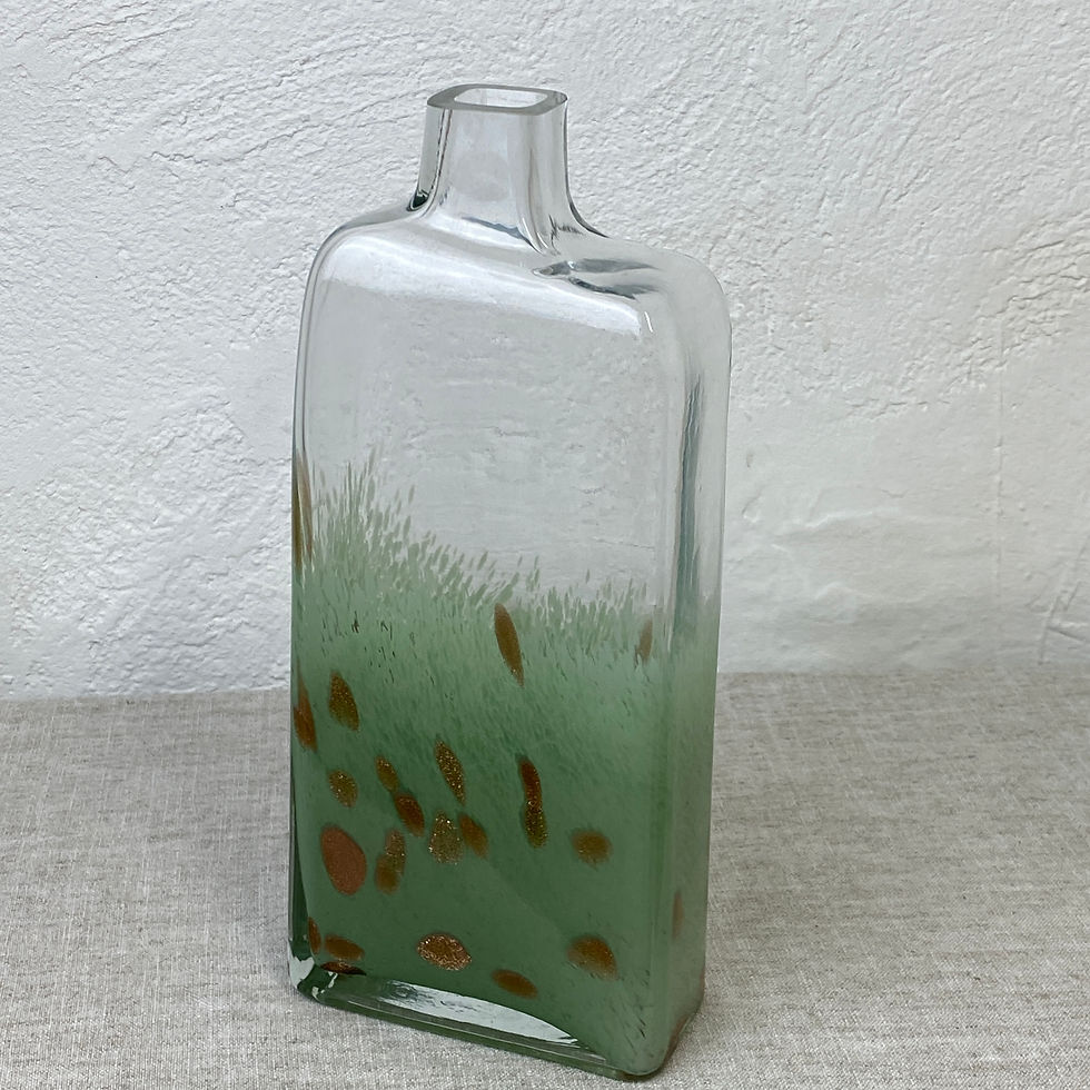 Vase en verre Tyloe artisanal fabriqué main en verre soufflé transparent vert pâle et doré vintage