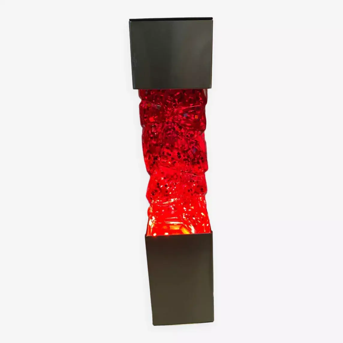 Lampe à paillettes rare années 70 rouge vintage sur fond blanc