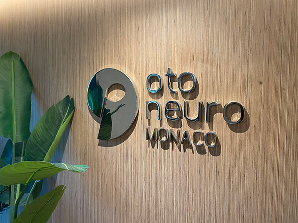 Logo Otoneuro Monaco, fabrication en acier poli