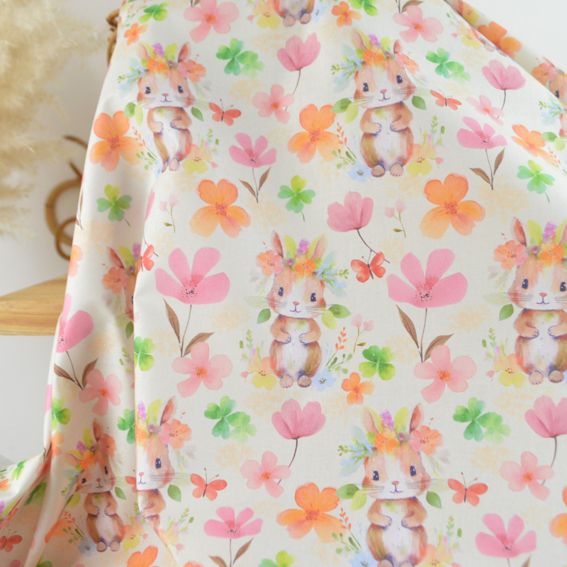tissu-cretonne-coton-bellis-motif-lapins-et-fleursfond-ecru-oeko-tex