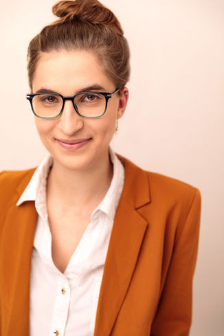 Elena Toppo Headshot 2022.jpg