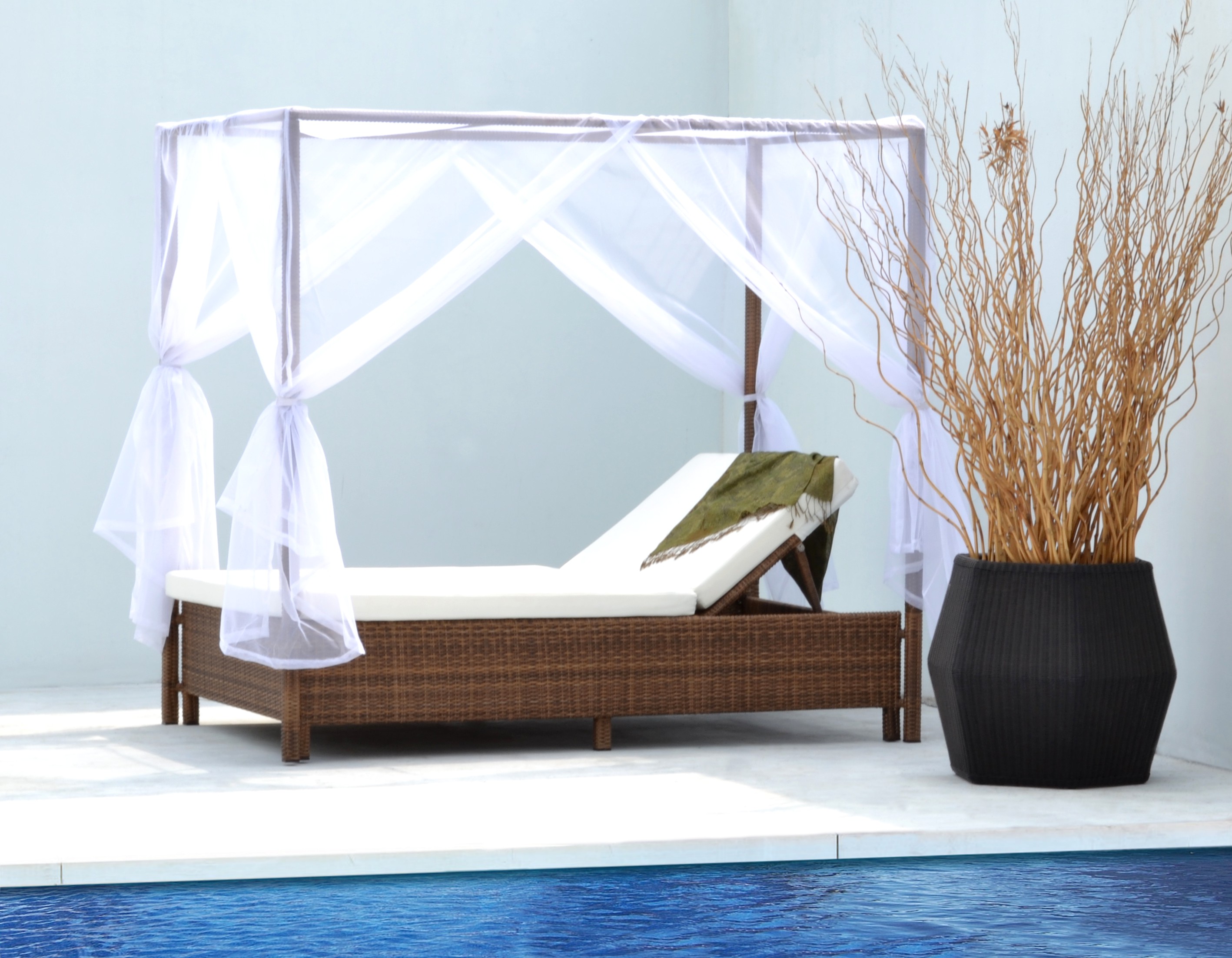 Vicente Day Bed