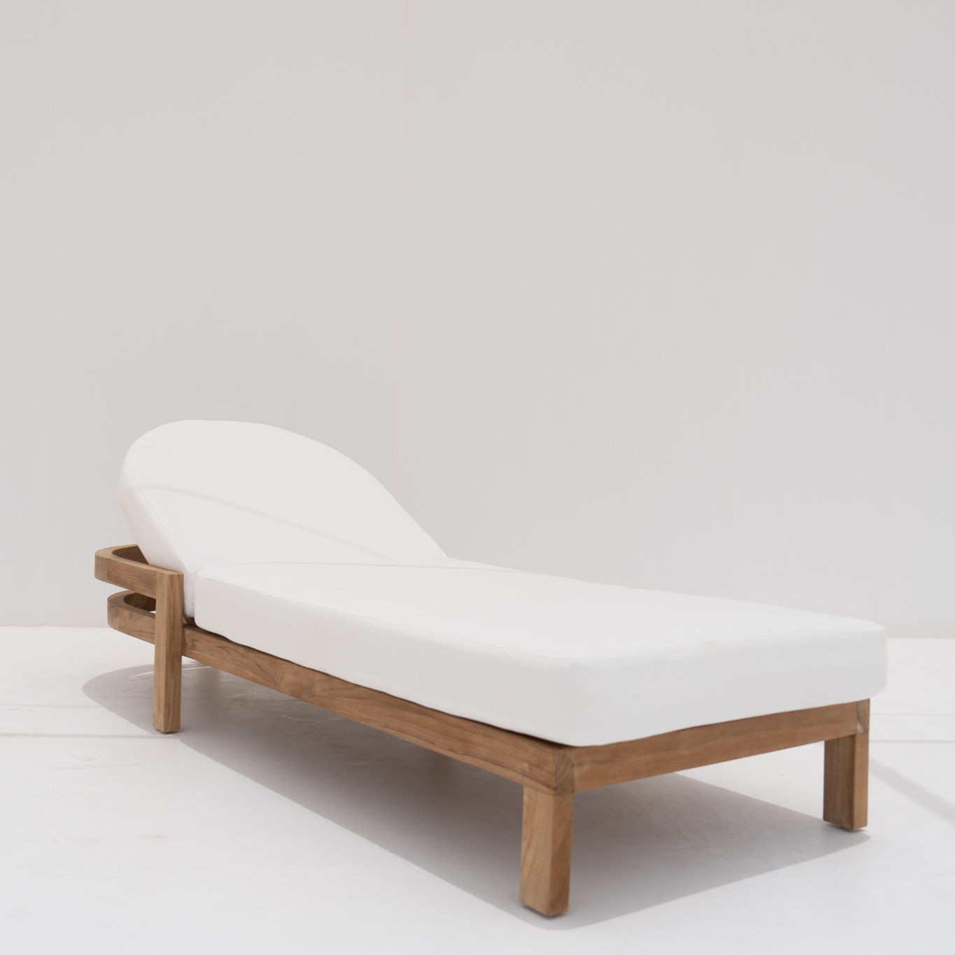 Teak Sun lounger in Dubai