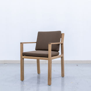 Outdoor dining chairs in Dubai for garden, patio and villa terrace dining