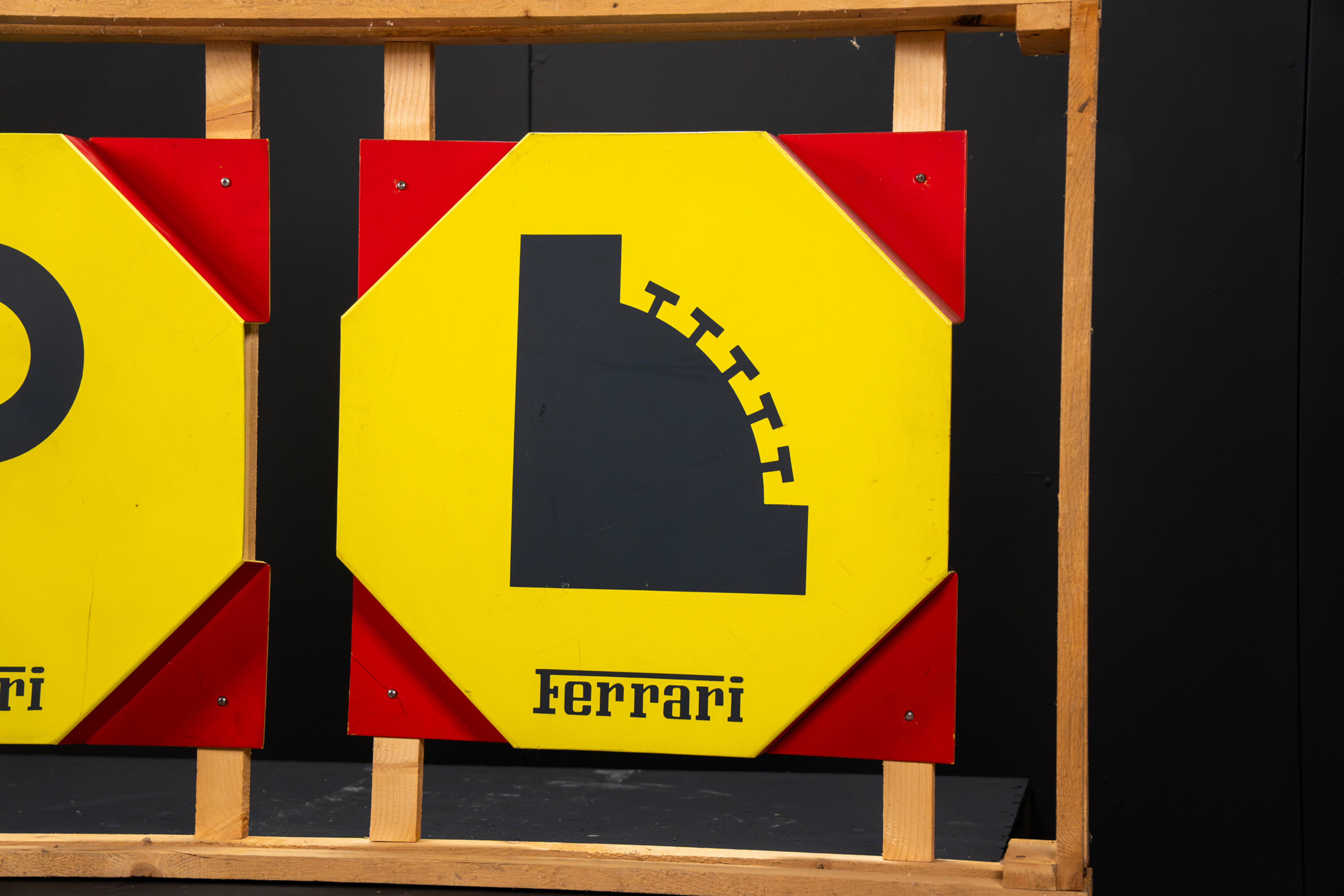 FERRARI DEALERSHIP / WORKSHOP SIGNS
